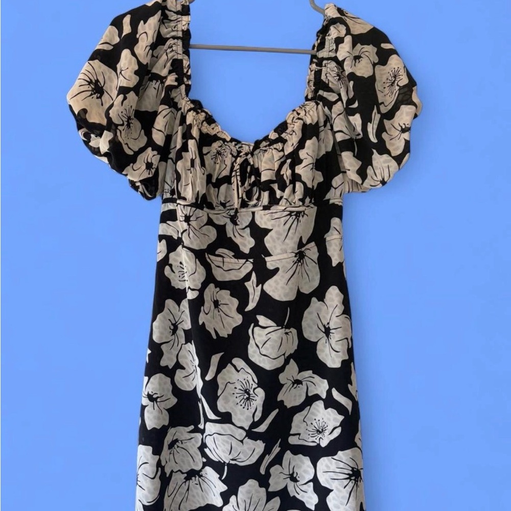 Black & white floral Puff-Sleeve Women's Dress